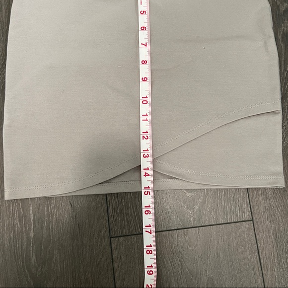 Aritzia Sunday Best Skirt - Picture 4 of 7